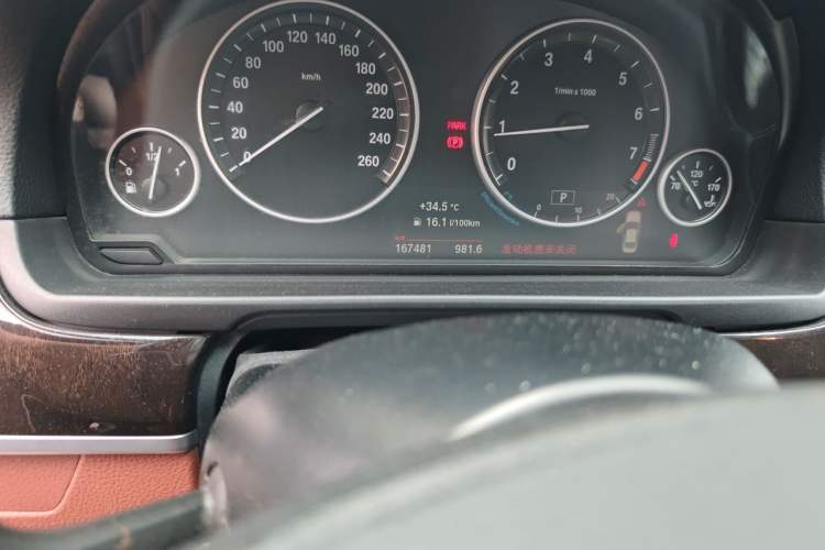 Used BMW 5 Series 2014 525Li Leading Model Odometer Close Up