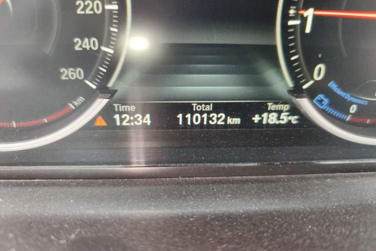 Used BMW 5 Series 2014 525Li Luxury Design Package Odometer Close Up