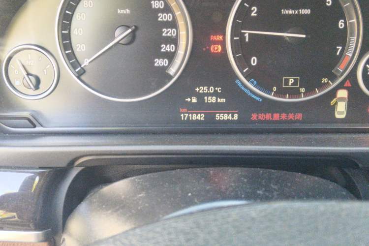 Used BMW 5 Series 2014 525Li Leading Model Odometer Close Up