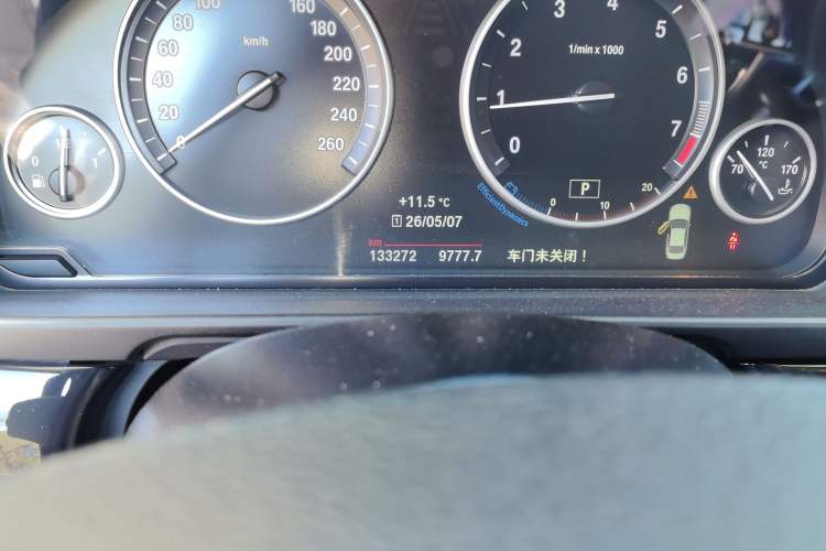 Used BMW 5 Series 2014 520Li Elegant Model Odometer Close Up