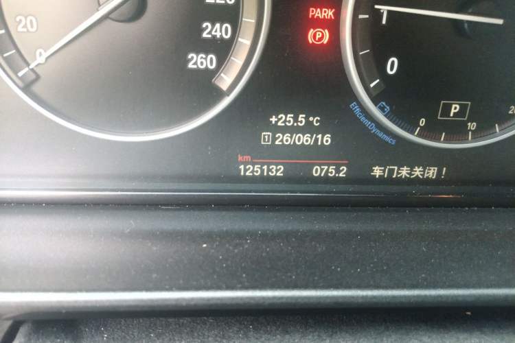 Used BMW 5 Series 2014 525Li Luxury Design Package Odometer Close Up