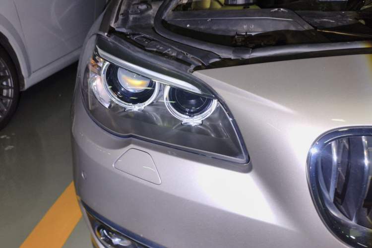 Used BMW 5 Series 2014 525Li Luxury Design Package Right Front Headlight