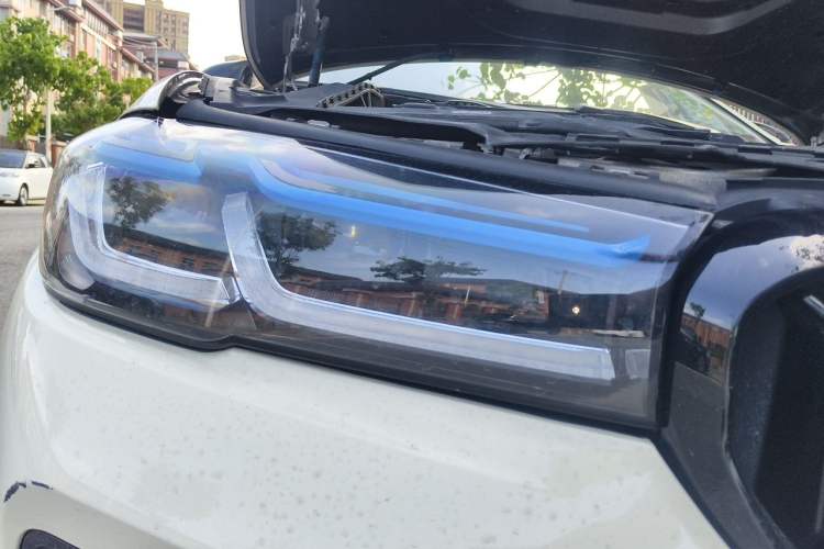 Used BMW 5 Series 2014 525Li Luxury Design Package Right Front Headlight