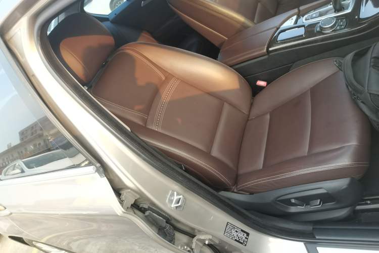 Used BMW 5 Series 2014 525Li Luxury Design Package Right Front Seat