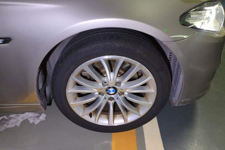 Used BMW 5 Series 2014 525Li Luxury Design Package Right Front Wheel Hub