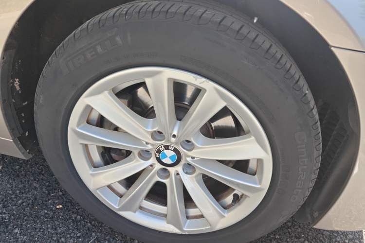Used BMW 5 Series 2014 520Li Elegant Model Right Front Wheel Hub