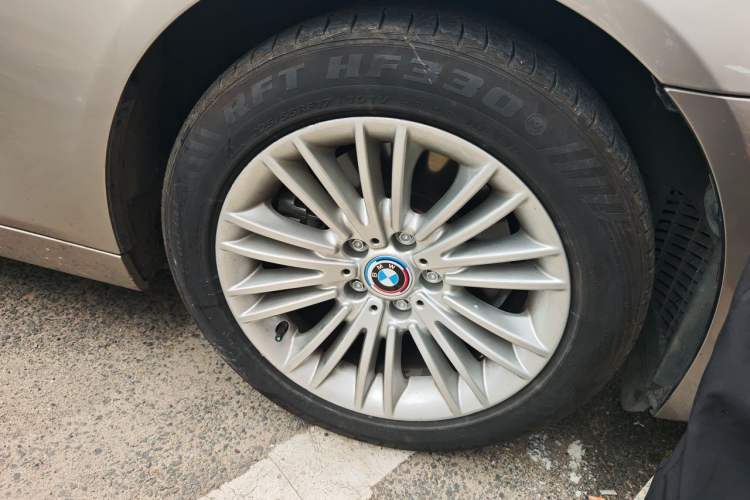 Used BMW 5 Series 2014 525Li Leading Model Right Front Wheel Hub