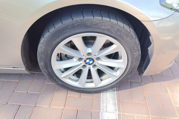 Used BMW 5 Series 2014 520Li Elegant Model Right Front Wheel Hub