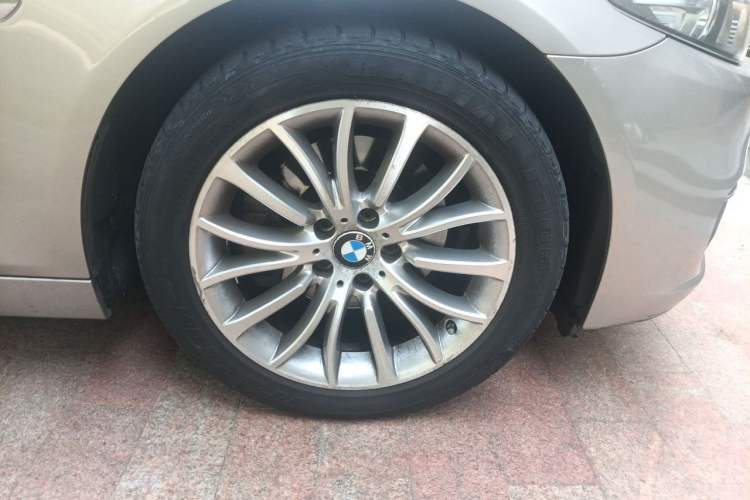 Used BMW 5 Series 2014 525Li Luxury Design Package Right Front Wheel Hub