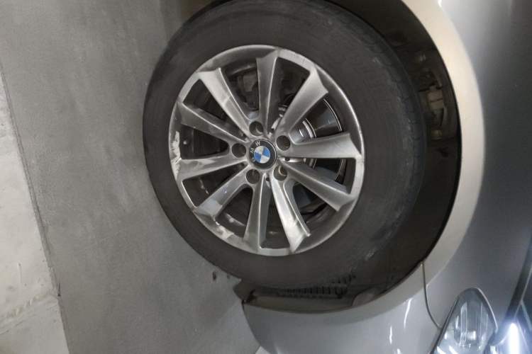 Used BMW 5 Series 2014 520Li Elegant Model Right Front Wheel Hub