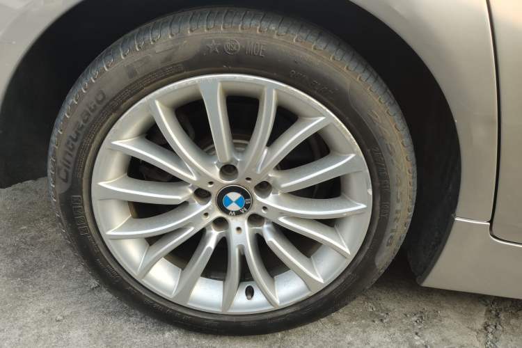 Used BMW 5 Series 2014 525Li Luxury Design Package Right Rear Wheel Hub