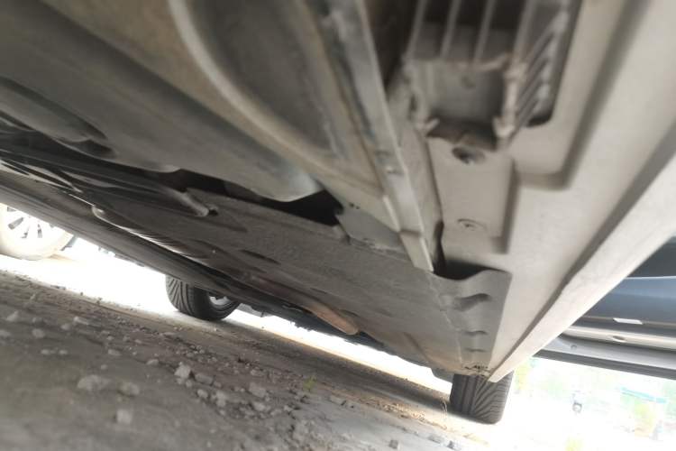 Used BMW 5 Series 2014 525Li Luxury Design Package Right Side Sill
