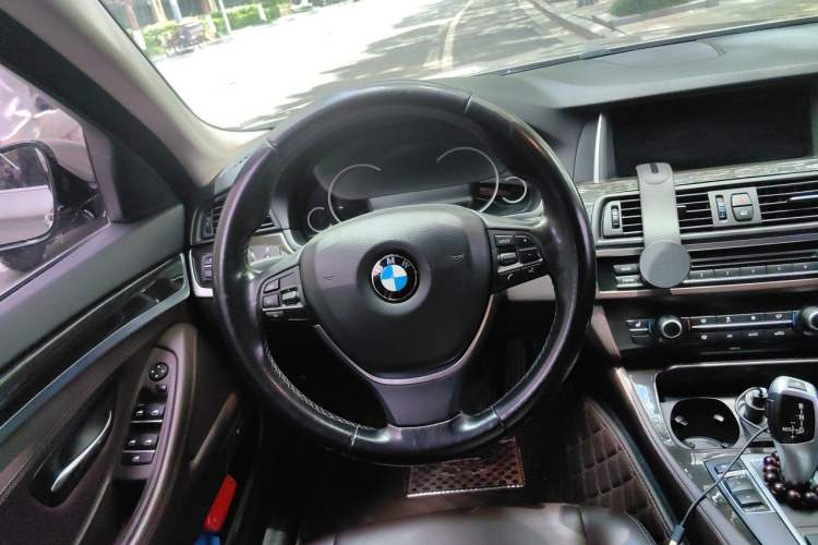Used BMW 5 Series 2014 525Li Luxury Design Package Steering Wheel