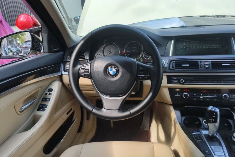 Used BMW 5 Series 2014 525Li Luxury Design Package Steering Wheel