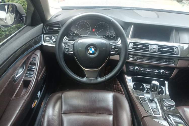 Used BMW 5 Series 2014 525Li Luxury Design Package Steering Wheel