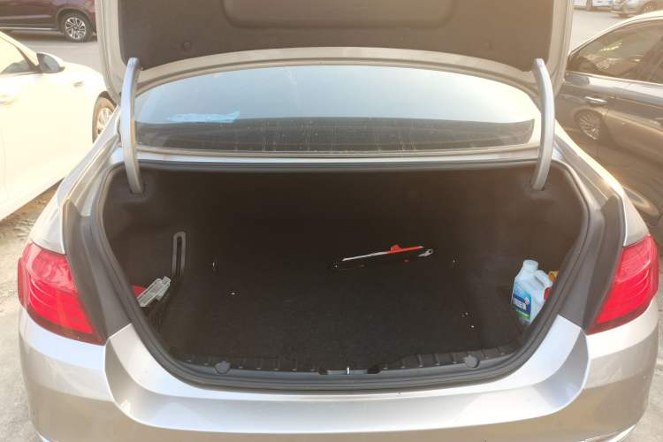 Used BMW 5 Series 2014 525Li Luxury Design Package Trunk