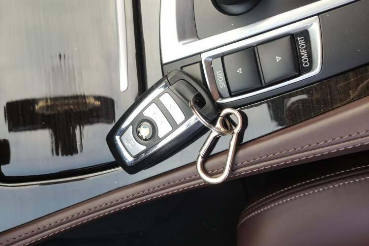 Used BMW 5 Series 2014 525Li Luxury Design Package Vehicle Key