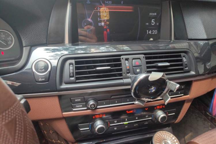 Used BMW 5 Series 2015 520i Elegant Edition Audio And AC Panel