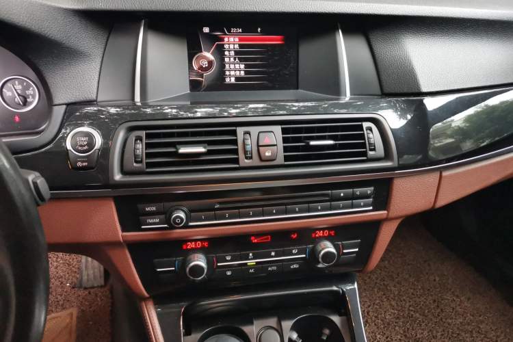 Used BMW 5 Series 2015 520i Elegant Edition Audio And AC Panel
