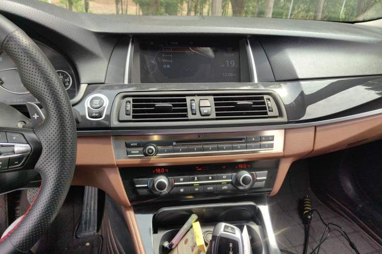 Used BMW 5 Series 2015 520i Elegant Edition Audio And AC Panel
