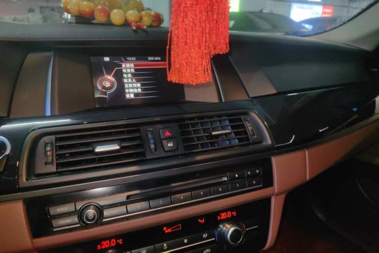Used BMW 5 Series 2015 520i Elegant Edition Audio And AC Panel