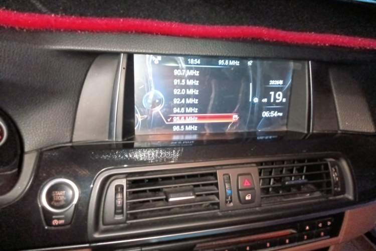Used BMW 5 Series 2015 520i Elegant Edition Audio And AC Panel