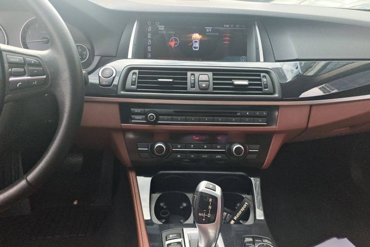 Used BMW 5 Series 2015 520i Elegant Edition Audio And AC Panel