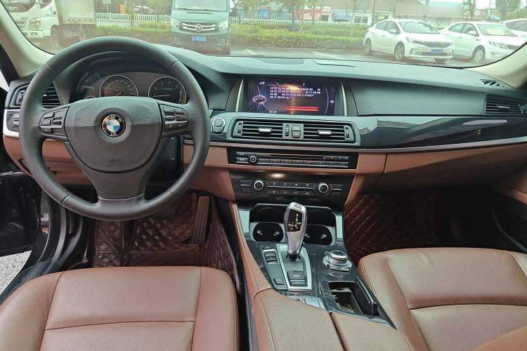 Used BMW 5 Series 2015 520i Elegant Edition Center Console