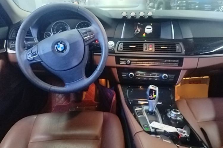 Used BMW 5 Series 2015 520i Elegant Edition Center Console