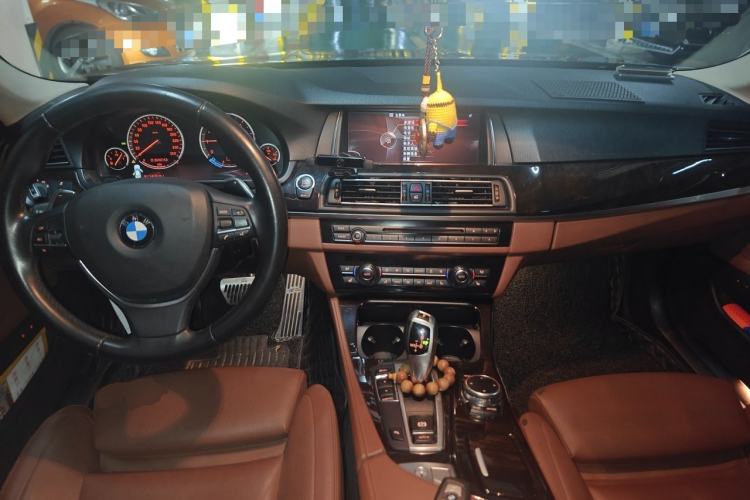Used BMW 5 Series 2015 535Li Leading Model Center Console