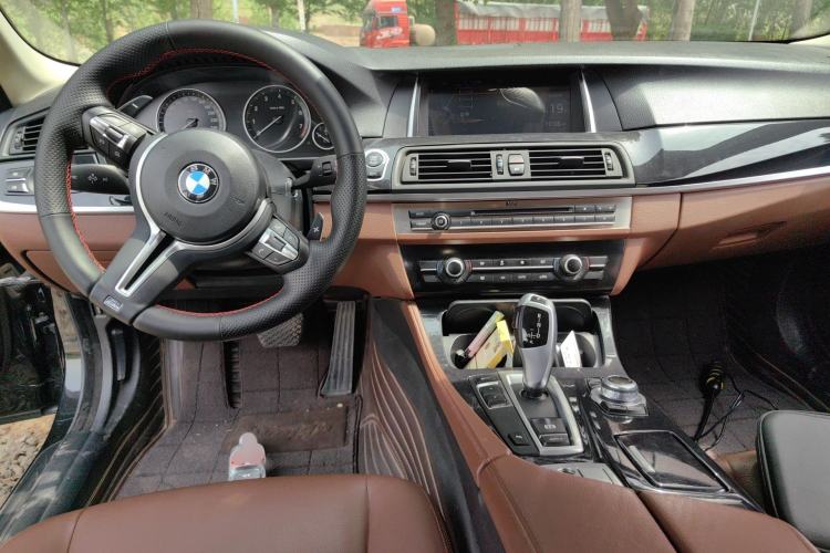 Used BMW 5 Series 2015 520i Elegant Edition Center Console