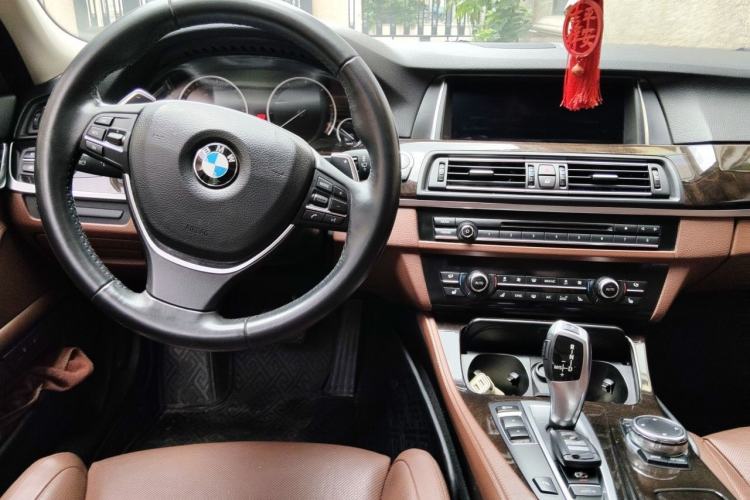 Used BMW 5 Series 2015 535Li Leading Model Center Console
