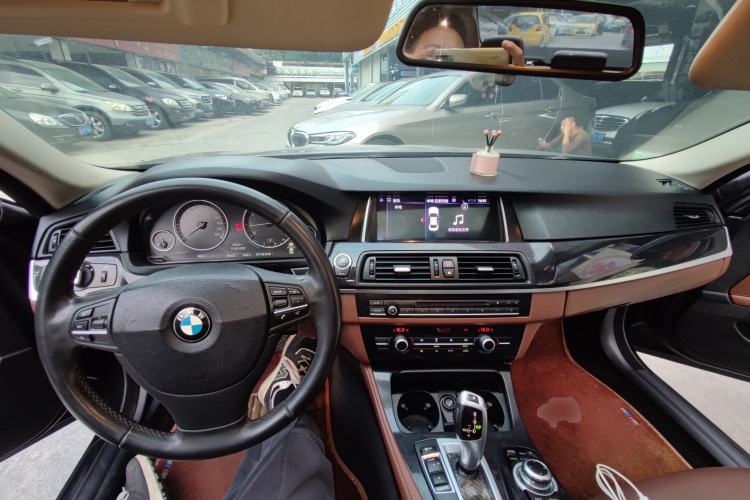 Used BMW 5 Series 2015 520i Elegant Edition Center Console