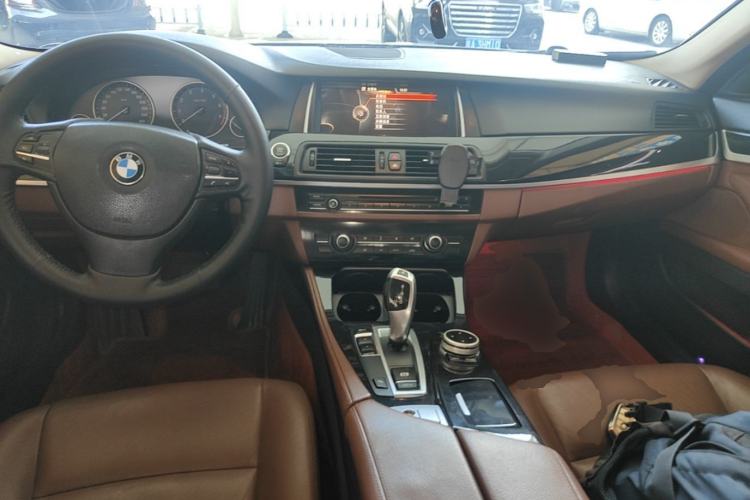 Used BMW 5 Series 2015 520i Elegant Edition Center Console