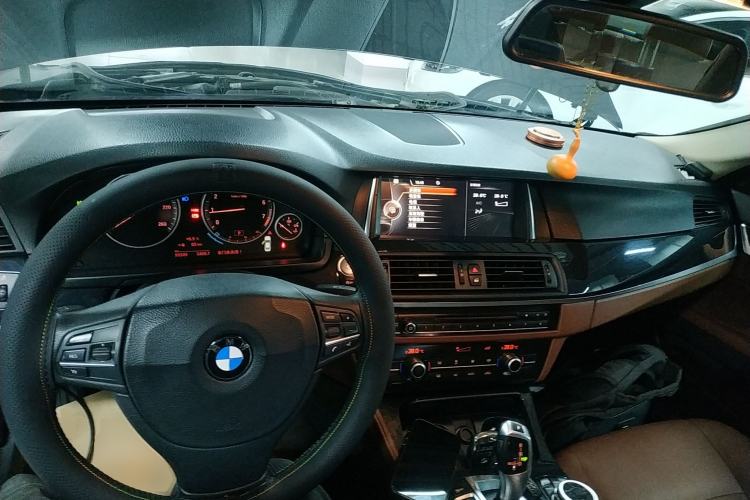 Used BMW 5 Series 2015 520i Elegant Edition Center Console