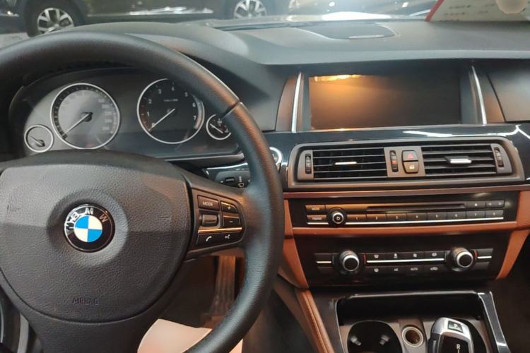 Used BMW 5 Series 2015 520i Elegant Edition Center Console