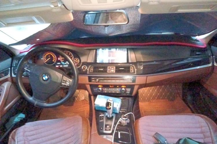 Used BMW 5 Series 2015 520i Elegant Edition Center Console
