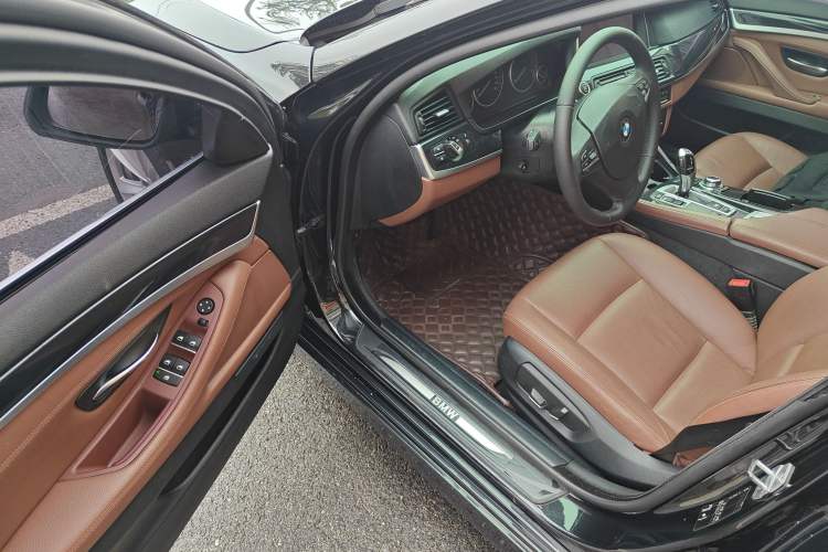 Used BMW 5 Series 2015 520i Elegant Edition Driver Seat