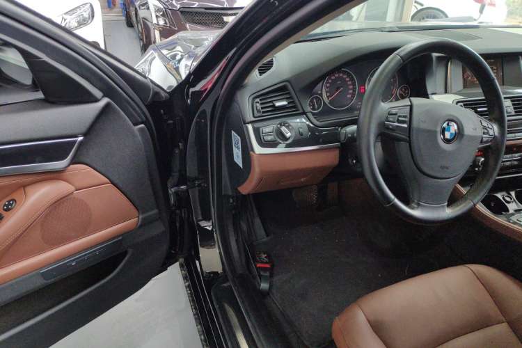 Used BMW 5 Series 2015 520i Elegant Edition Driver Seat