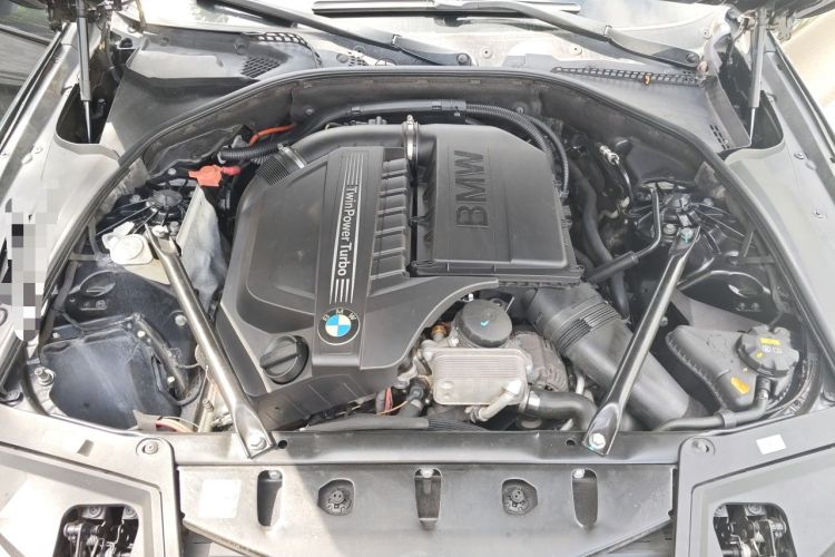 Used BMW 5 Series 2015 535Li Leading Model Engine Bay