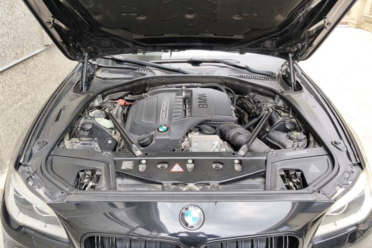 Used BMW 5 Series 2015 535Li Leading Model Engine Bay