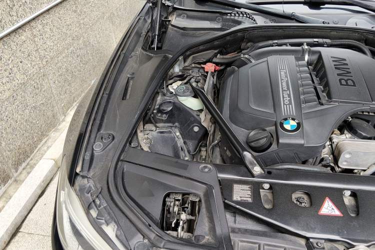 Used BMW 5 Series 2015 535Li Leading Model Engine Bay Right