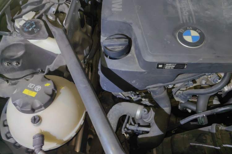 Used BMW 5 Series 2015 520i Elegant Edition Engine Bay Right