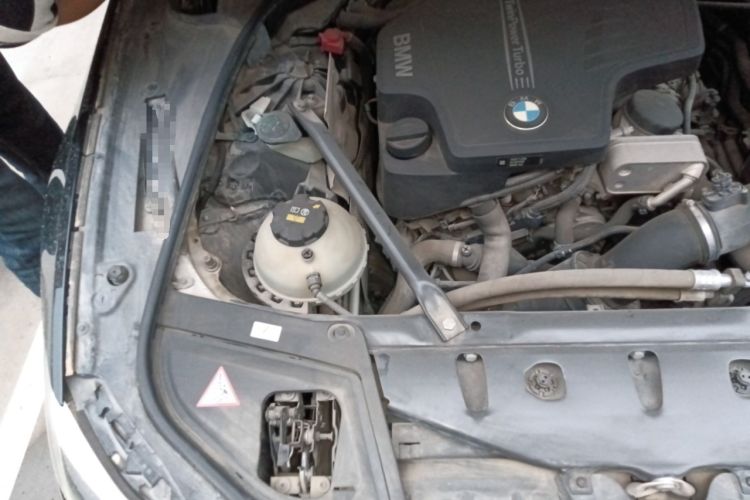 Used BMW 5 Series 2015 520i Elegant Edition Engine Bay Right