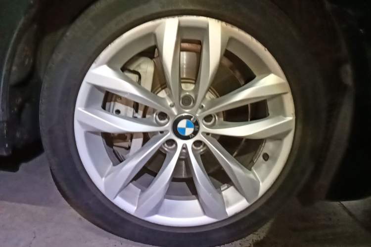 Used BMW 5 Series 2015 535Li Leading Model Exterior 1