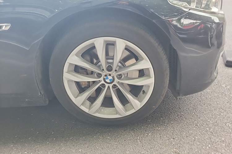 Used BMW 5 Series 2015 535Li Leading Model Exterior 1
