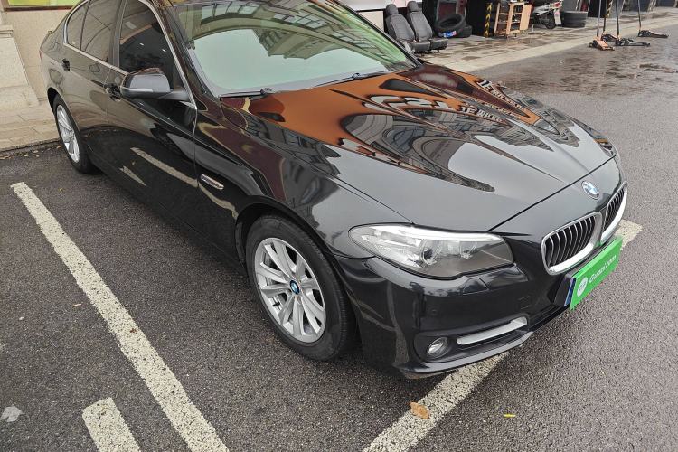 Used BMW 5 Series 2015 520i Elegant Edition Front Right 45 Deg