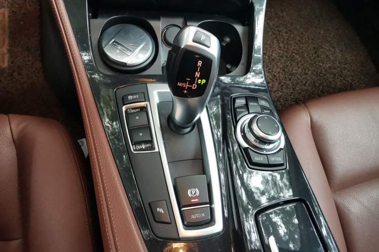 Used BMW 5 Series 2015 520i Elegant Edition Gear Lever