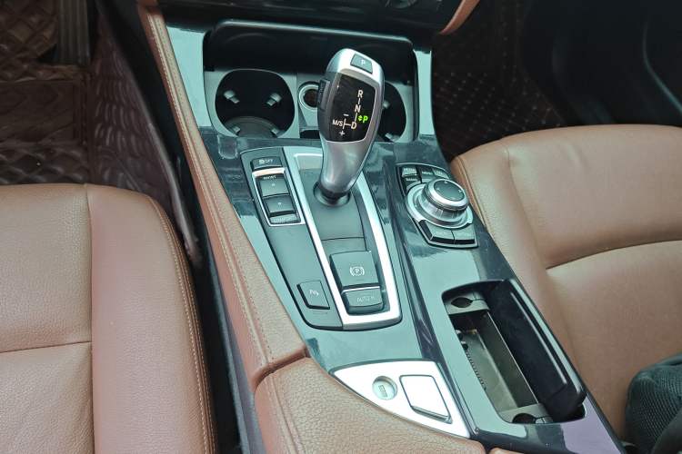 Used BMW 5 Series 2015 520i Elegant Edition Gear Lever