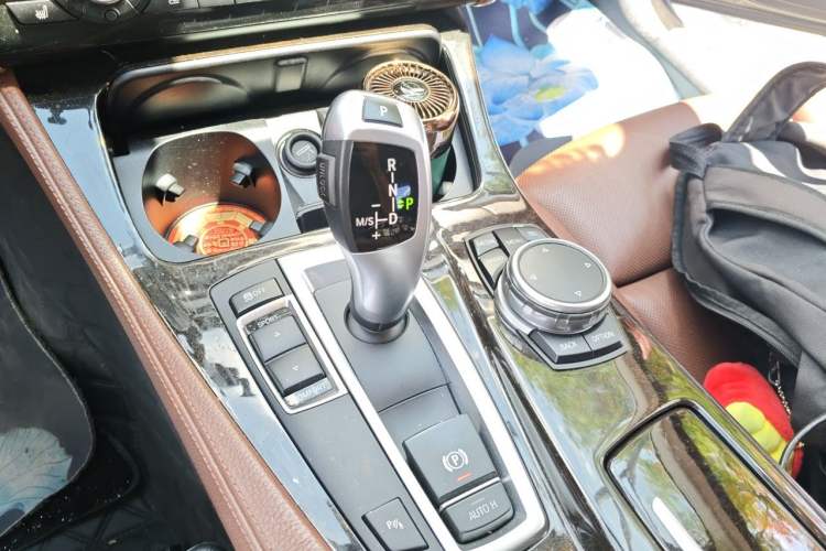 Used BMW 5 Series 2015 535Li Leading Model Gear Lever
